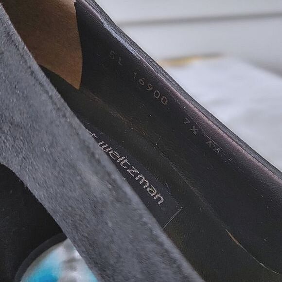 Vtg Stuart Weitzman black suede block heel square toe pumps - Picture 6 of 13
